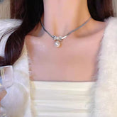 Elegant Korean Know Shape Pearl Pendent